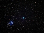 Komet C/2004 Q2 (Machholz) bei den Plejaden